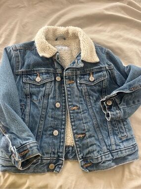 Old Navy Blue Denim Jacket with Cream Sherpa Inside - Size 5(s) Kids